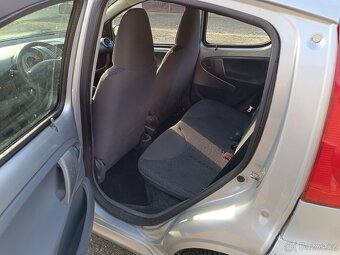 Peugeot 107 1.0 vvt-i, najeto 122 tis, klima, zánovní zimáky - 8