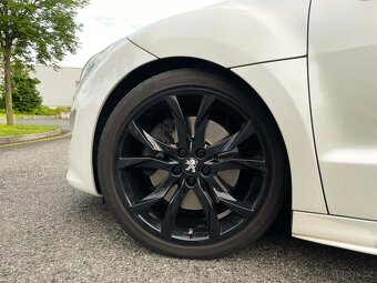 Peugeot RCZ - 200THP, benzín - 8