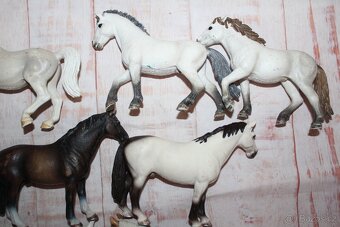 Figurky koní Schleich V - 8