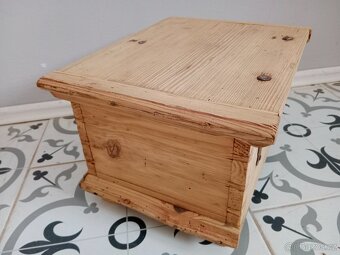 Stará, malá truhllička, truhla po renovaci - 8