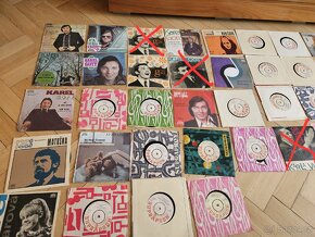LP desky - 44 velkých + 68 malých - 8