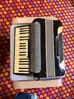 Akordeón LIGNATONE - 8