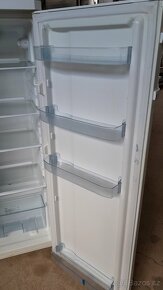 Lednice s vnitřním ventilátorem Amica  (247 l  objem užitný - 8