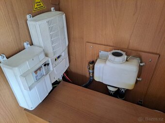 Karavan LMC Musica 725 palandy + podlahové topení + markýza - 8