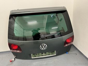 VW Touareg zadní část - 8