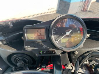 Yamaha YZF R1 - 8