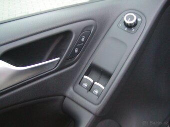 Volkswagen Golf VI 2.0TDi Highline, Výborný stav - 8
