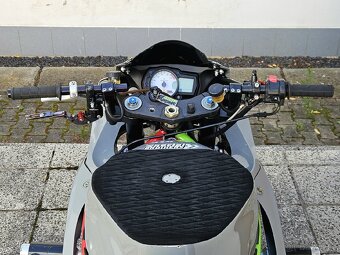 Suzuki GSX-R 750 K7 Stunt - 8