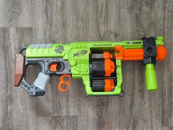 Velký set NERF blasterů - 8
