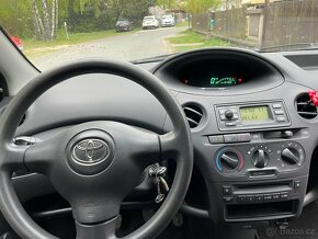Toyota Yaris, 1,0 i 48 kW klimatizace - 8