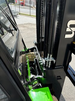 Nový - Vysokozdvižný vozík UN FB25, 2.5t, AKU Lithium, celok - 8