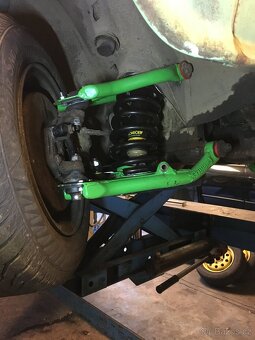 Prodám Lada VAZ 2105 upravená + kastle + díly - 8