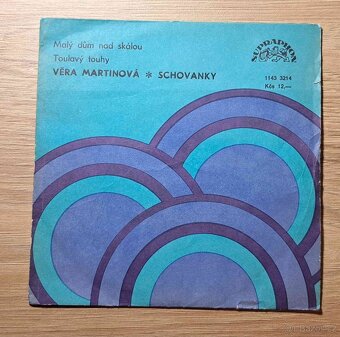 prodám malé gramofonové desky typu SINGL - 8