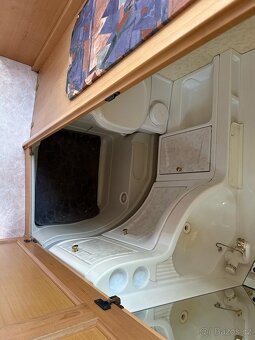 Prodám karavan hobby 495 UL . EL POJEZD,  ODDĚLENÉ POSTELE - 8