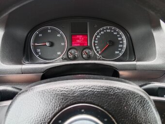 Volkswagen Touran 7 míst - 8