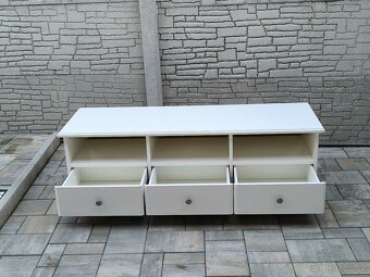 Prodám TV stolek IKEA Liatorp - 8
