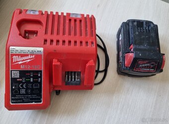 Milwaukee Hoblík M18BP, nabíječka, 1x akumulátor - 8