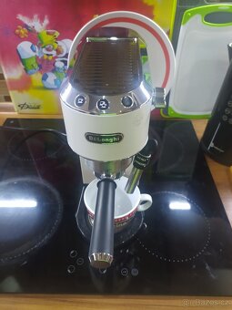 KÁVOVAR DELONGHI DEDICA STYLE EC685.M - 8
