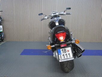 Suzuki Intruder M 1800 R - 8