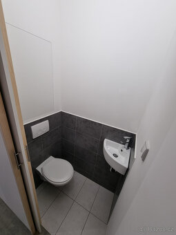 Pronájem bytu 1+1 ve Vsetíně, 46m2 + 6m2 dvě zasklené lodžie - 8