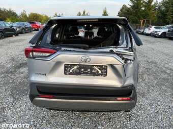 Toyota RAV 4 Rok výroby: září 2022 Stav tachometru: 80 000 - 8