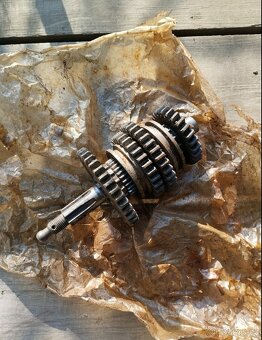 Originální díly do převodovky z vojenského depozitu Dněpr Ur - 8