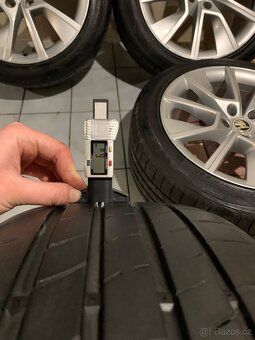 Alu kola Škoda R18 5X112 LETNÍ PNEU 235/45 R18 SUPERB SCOUT - 8