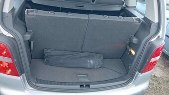 Volkswagen Touran 1.9 Tdi 74 KW jen 213 tis km 7-MÍST - 8
