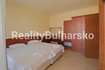 Prostorný apartmán 2+kk s výhledem na bazén Slunečné pobřeží - 8