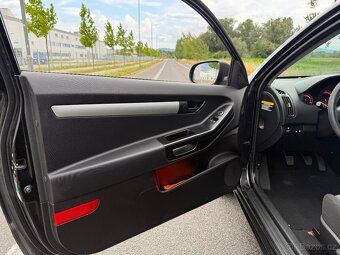 Na predaj krásna KIA Proceed 1.6 CRDi Coupe - 8