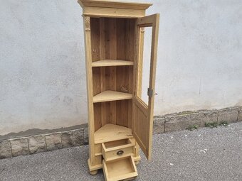 KRÁSNÁ SMRKOVÁ ROHOVÁ VITRÍNA PO RENOVACI - 8