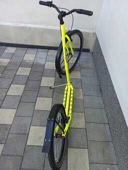 Prodám koloběžku Kostka 26/20 žlutá mat reflexní - 8