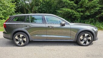 Volvo V60 B4 2.0 Cross Country, 1.majitel 2021, TOP stav - 8