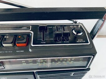 Radiomagnetofon Aiwa TPR 910, rok 1977 - 8