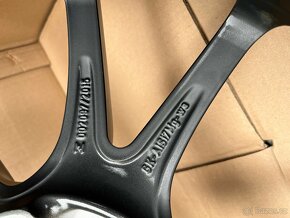 PORSCHE CARRERA 911 alu kola 20" nové, originál - 8