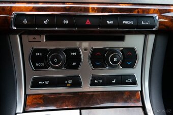 Jaguar XF 2.2D Sportbrake - 8