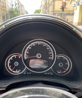Volkswagen Beetle 2.0 TDI-DSG, rok 2013 - 8