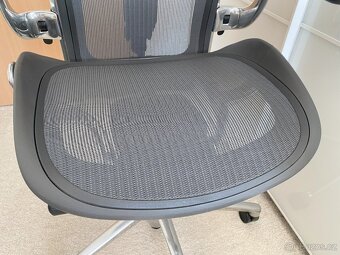 Kancelářská židle Herman Miller Aeron B Exclusive NOVÁ - 8