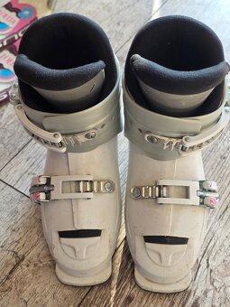 Lyže a lyžařské boty - 8