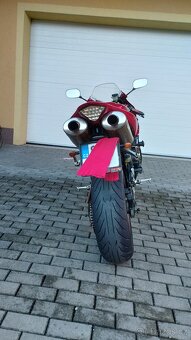 Yamaha YZF R1 - 8