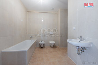 Prodej bytového domu, 895 m², Karlovy Vary, ul. Rumunská - 8