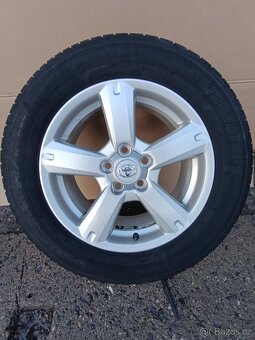 Toyota RAV4 17x7J- pneu M+S - - 8