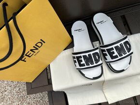 Nové pantofle Fendi - 8