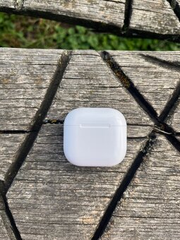 AirPods 4 generace - 8