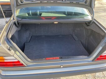 Mercedes-Benz w124 300ce - 8