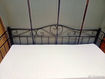 Prodám hezkou postel 90 x 200 cm - 8