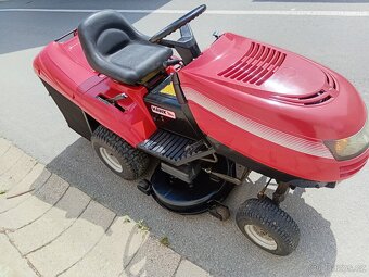 Prodám zahradní traktor Castelgarden dvouválec 16Hp - 8
