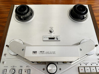 Kotoučový magnetofon AKAI GX646, registruje cívku. Funguje d - 8