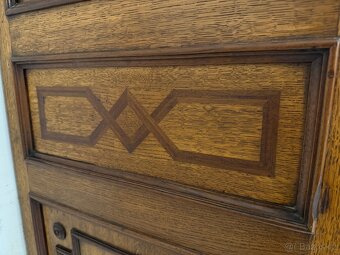 Starožitná šatní skříň - 8
