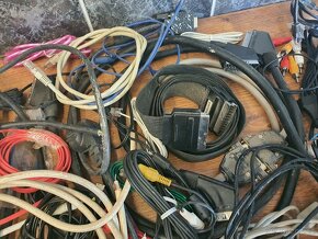 Datové kabely, konektory, kabely scart, kabely k počítači aj - 8